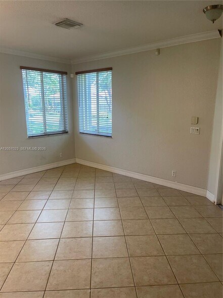 Building Photo - 2847 S Evergreen Cir