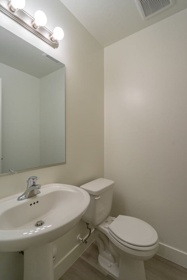 Building Photo - Desert Canyons End Unit – 4-Bedroom, 2.5-B...