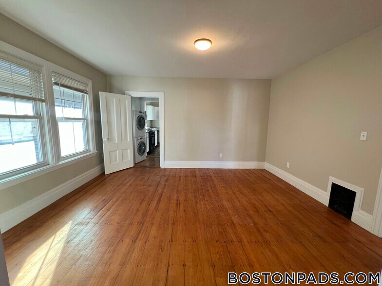 Building Photo - 49 Forbes St