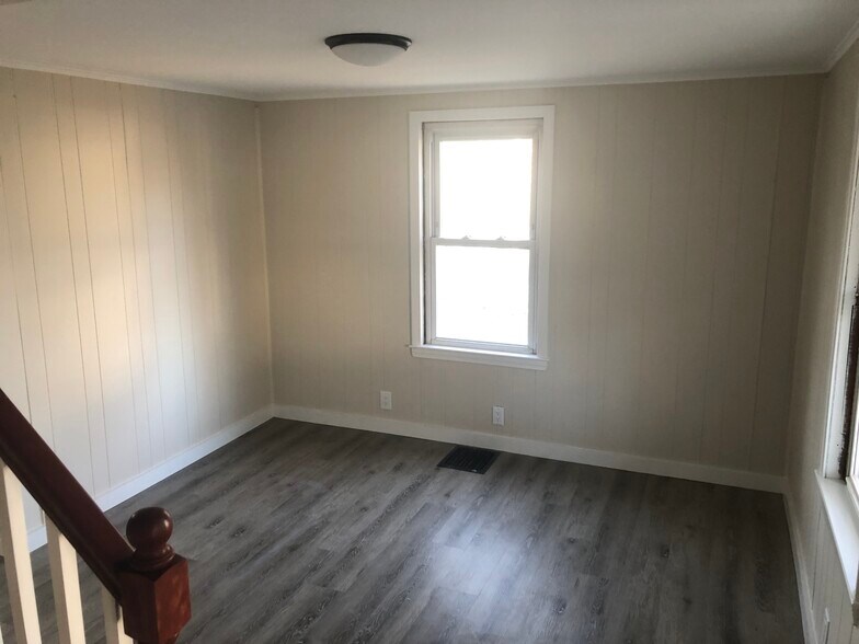 Family room. - 11 Adams Street