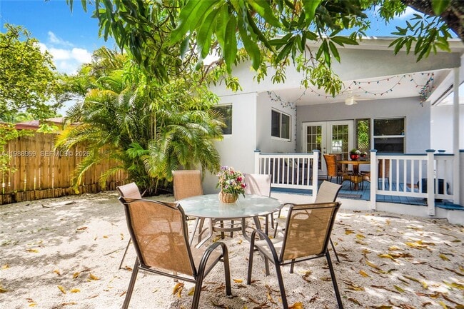 Building Photo - 113 SW 2nd St