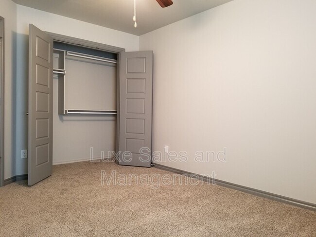 Building Photo - 1433 Kelley Pointe Pkwy