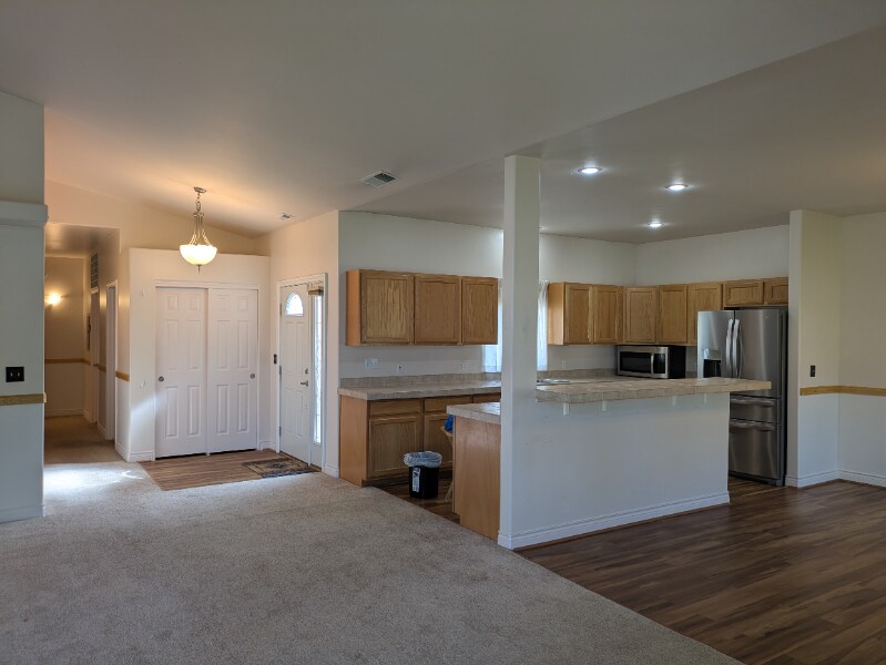 Building Photo - 1591 Roseanna Dr