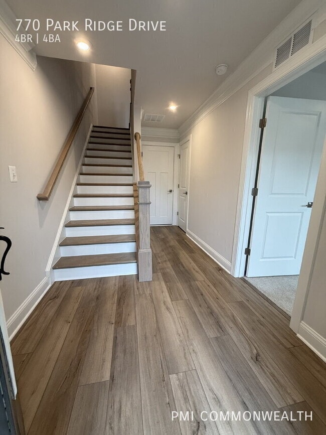 Building Photo - 770 Park Ridge Dr