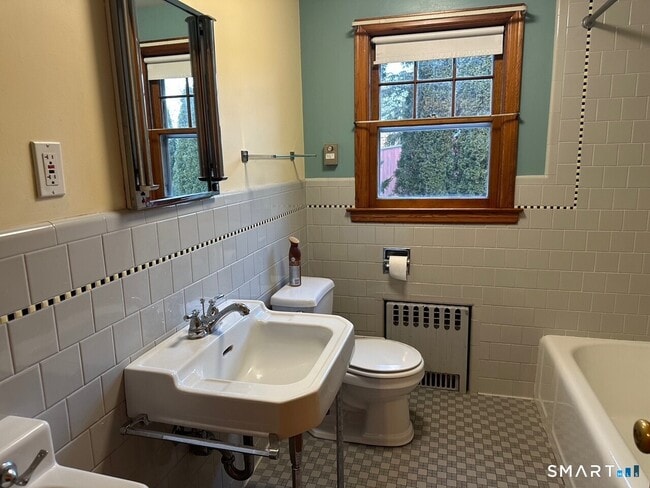 Building Photo - 989 N Farms Rd