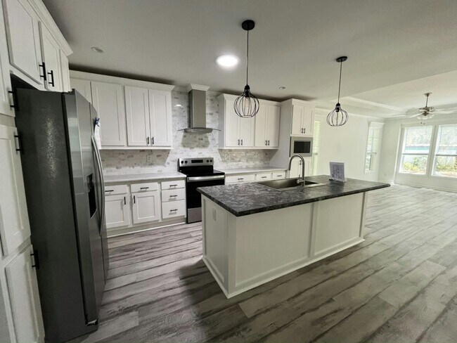 Building Photo - 113 Hill Cir
