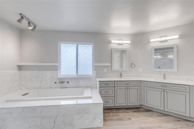 Building Photo - 12601 Duckcreek Ct