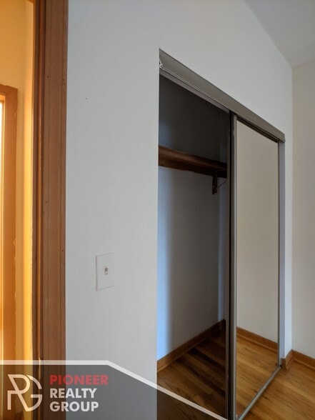 Building Photo - 634 W Barry Ave