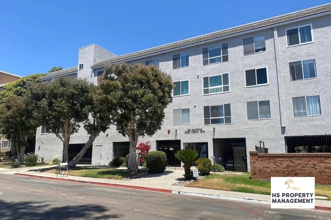 Building Photo - 2825 3rd Ave