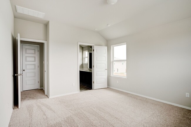 Building Photo - 101 Insider Loop