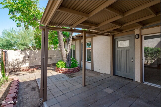 Building Photo - 555 N May