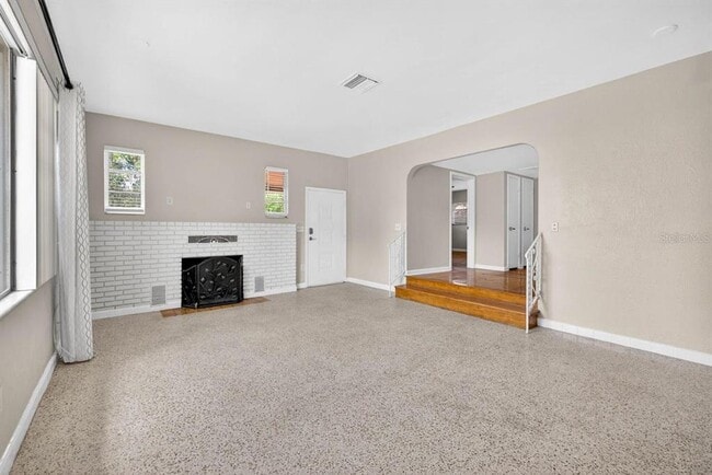 Building Photo - 1310 W Woodlawn Ave