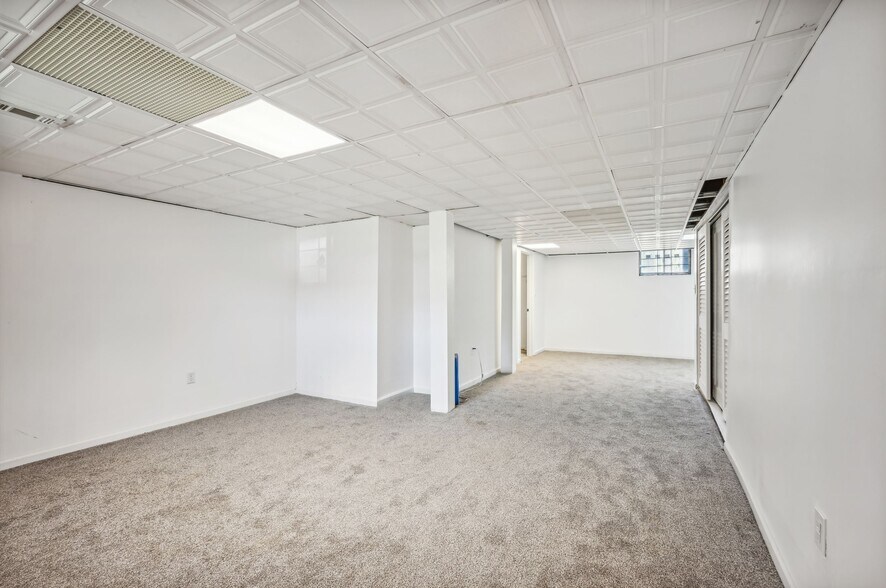 Building Photo - 3019 Sunset Ln