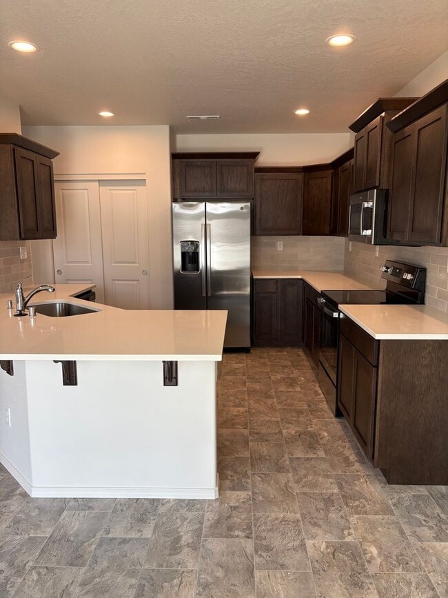 Building Photo - 1/2 Off Deposit!! 3 Bed Home for Rent!
