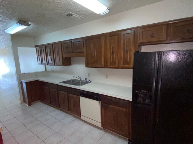 Building Photo - 4 Bedroom For Rent! $500 off the First month if you apply NOW!