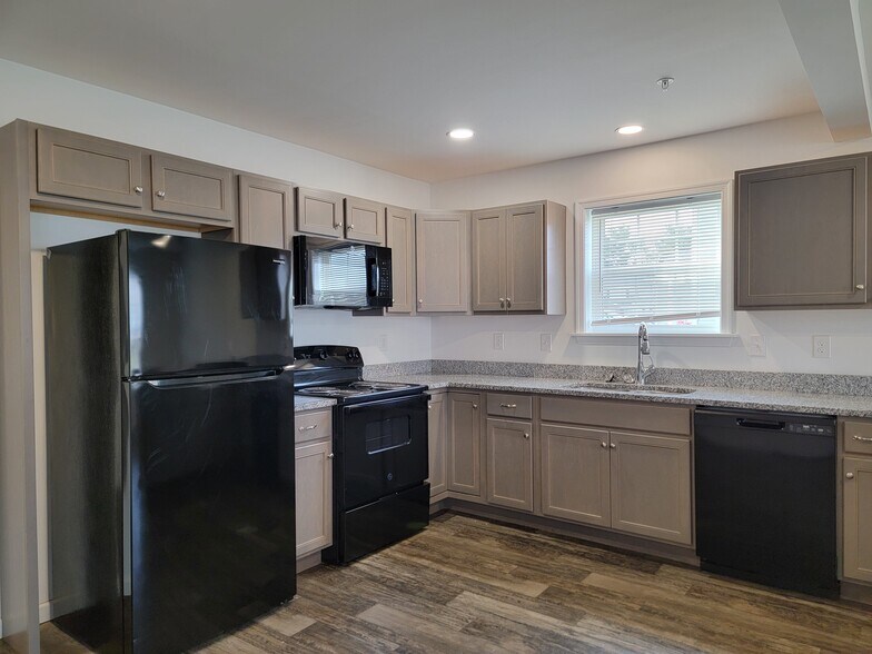 Building Photo - 124 Robert Cir