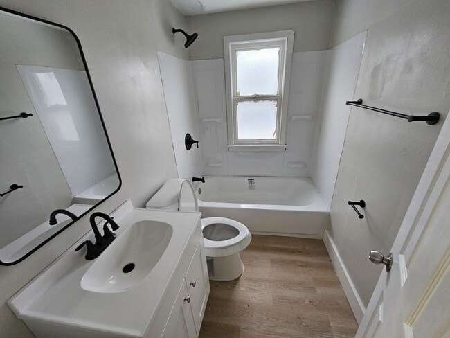 Building Photo - 3378 E 134th St