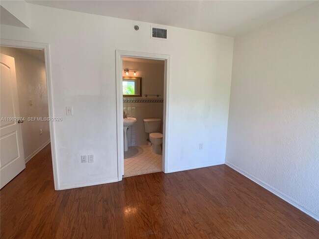 Building Photo - 1853 Jefferson Ave