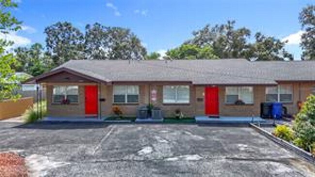 Building Photo - 220 Southeast Jefferson Cir N