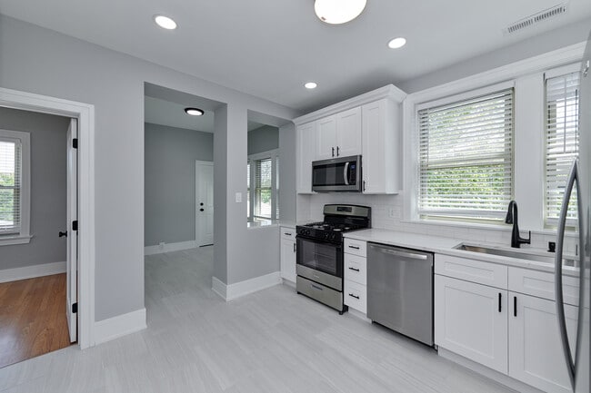 Building Photo - 5439 N Campbell Ave