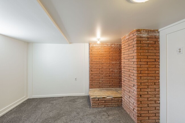 Building Photo - Newly Remodeled 3 Bed + Office, 1 Bath home in Rexburg