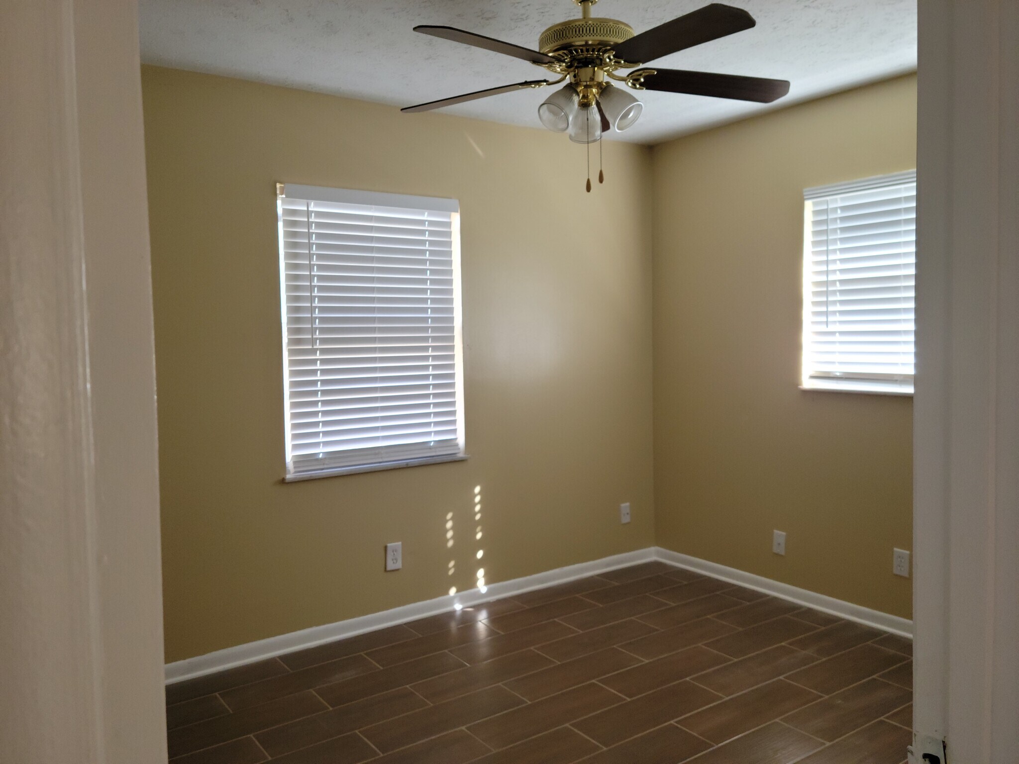 Building Photo - 8176 Old English Dr