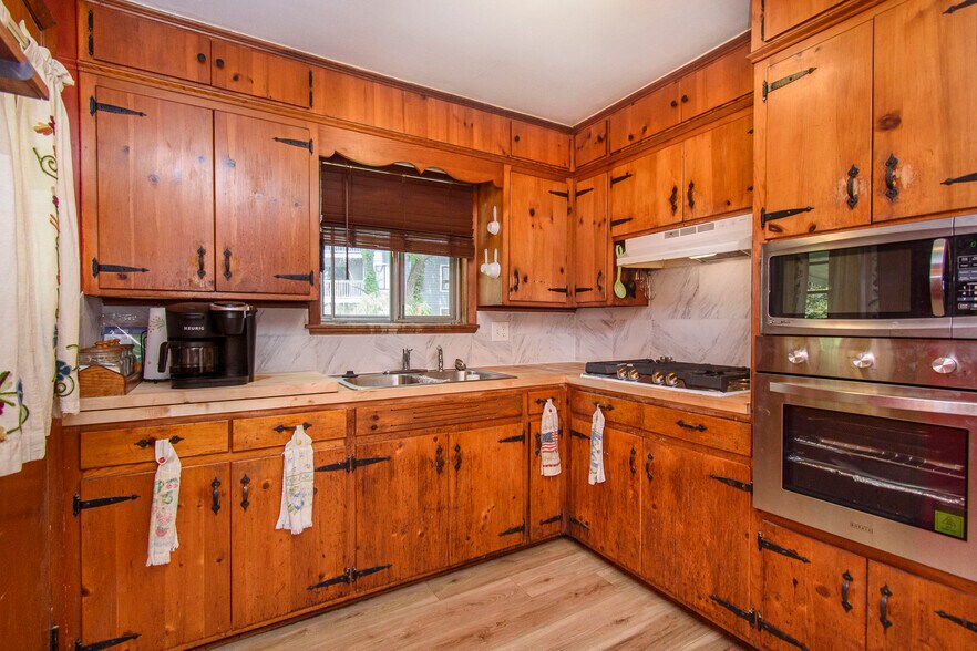 Building Photo - 206 Broce Dr