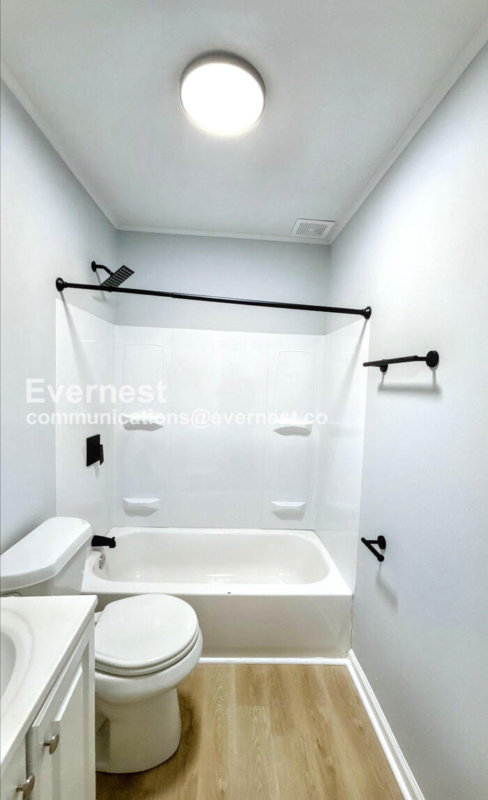 Building Photo - 2992 Pontiac St