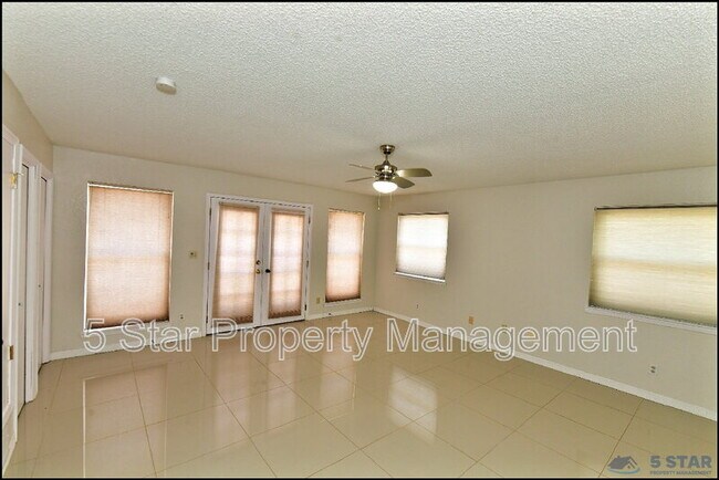Building Photo - 529 Castlerock Ln
