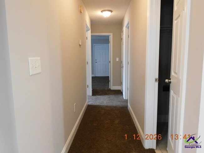 Building Photo - 408 Club Villa Court