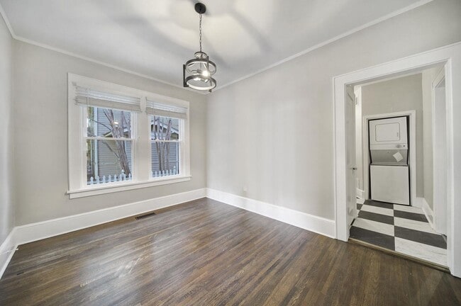 Building Photo - Newly Renovated 1 Bed 1 Bath Condo Near Up...