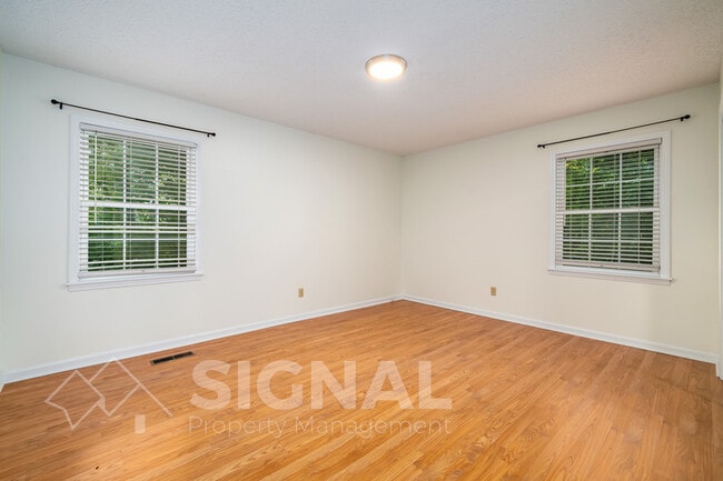 Building Photo - 2245 Tal Heim Dr