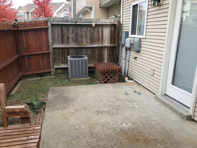 Building Photo - Nashville - 2 Bedroom Condo 2.5 Baths 37214