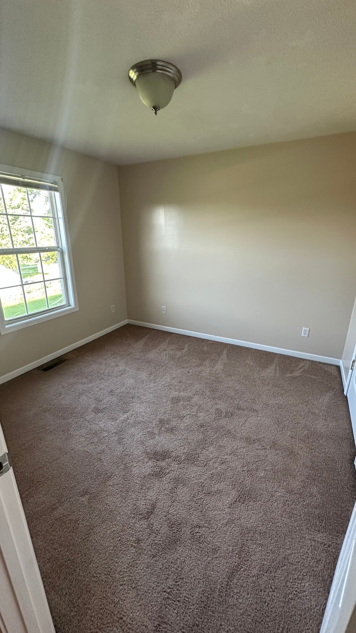 Building Photo - 1202 Deer Ln