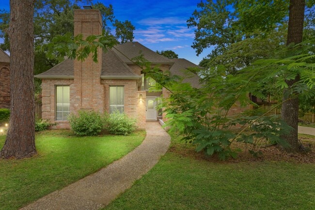 Building Photo - Spacious and Full of Character -  3,000+ S...