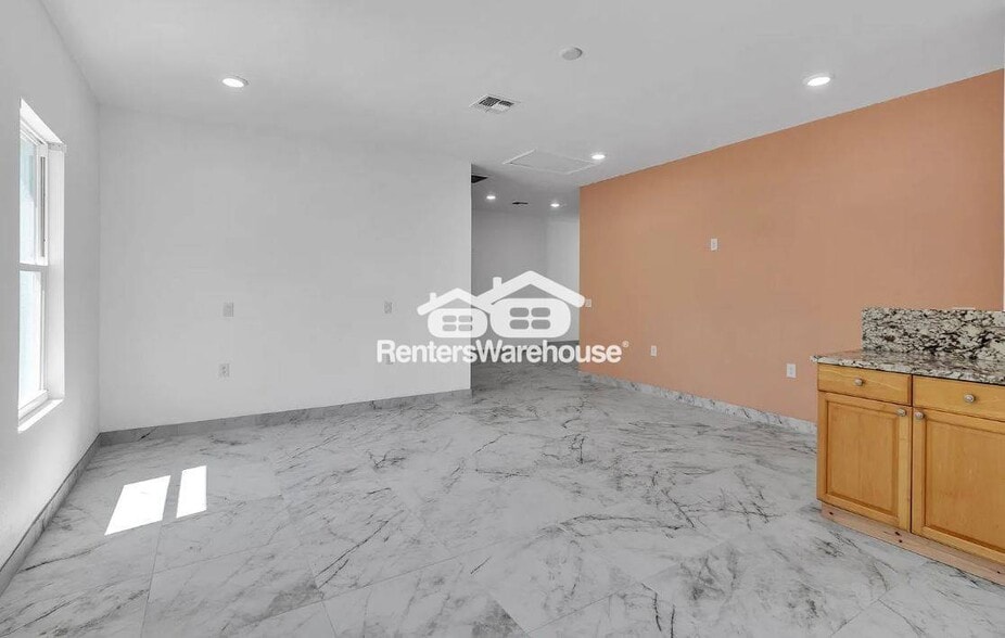 Building Photo - 528 Wideview Ave