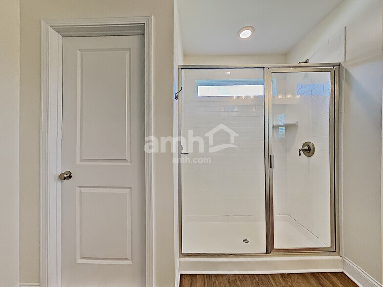 Building Photo - 6161 Rosemore Ln