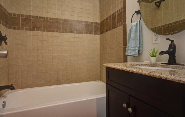 Building Photo - 220 N Monroe Ave