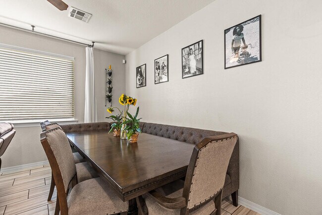 Building Photo - 14821 Tierra Escape Ave