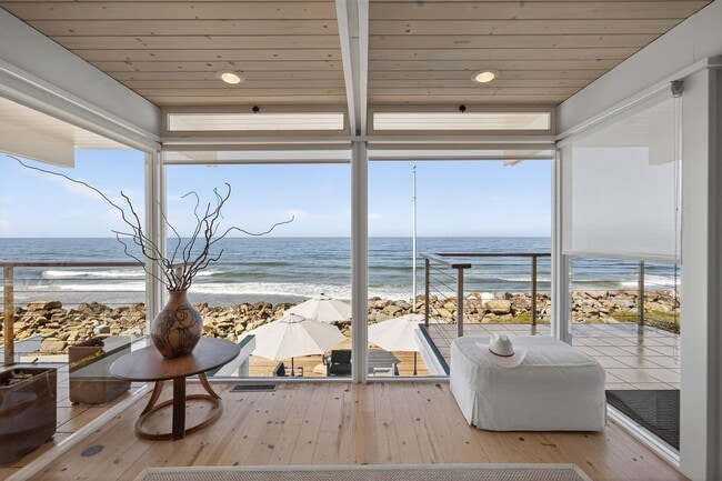 Building Photo - 5432 Rincon Beach Park Dr
