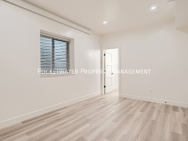 Building Photo - 3595 Darley Ave