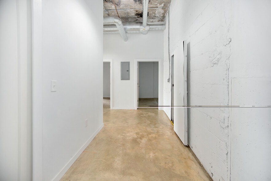 Building Photo - 470 Brainard St