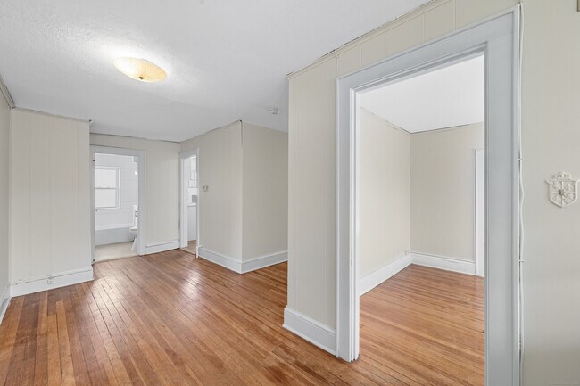 Building Photo - 91 Maplewood Ave