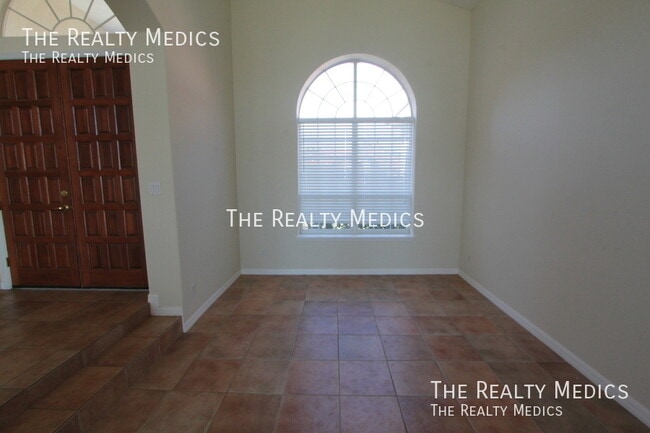 Building Photo - 2521 Roat Dr