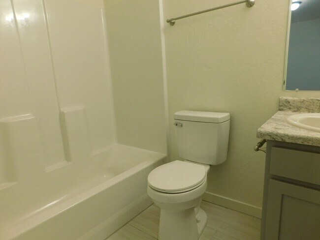 Building Photo - Newer Construction close to Community Hospital