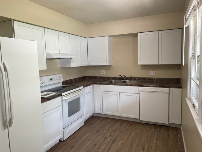 Building Photo - Blondo street