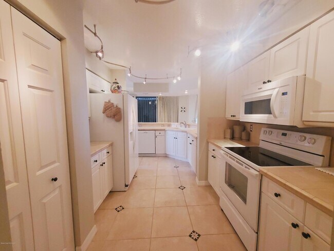 Building Photo - 3740 Ocean Beach Blvd