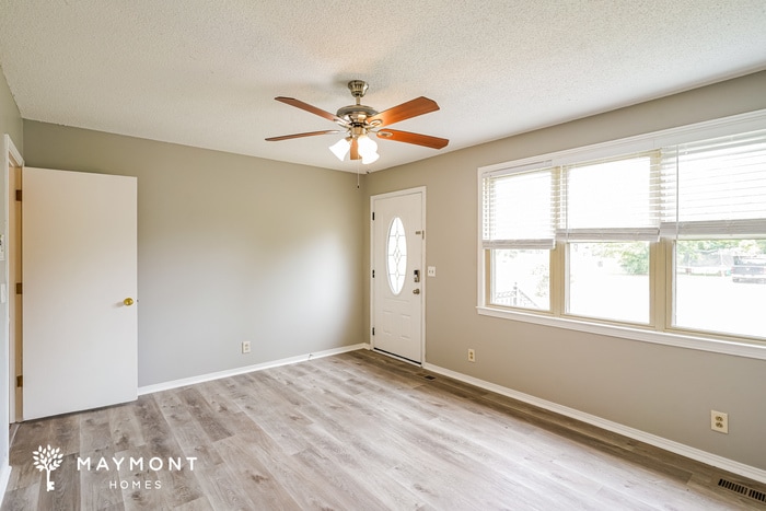 Building Photo - 127 Evergreen Cir