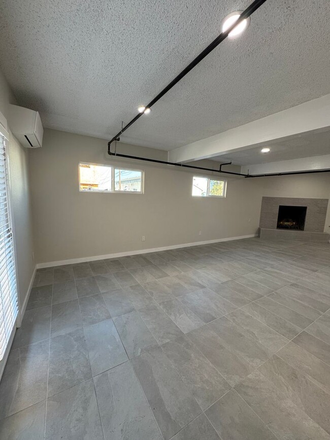 Building Photo - Newly Renovated 1bedroom in Harbor City - ...
