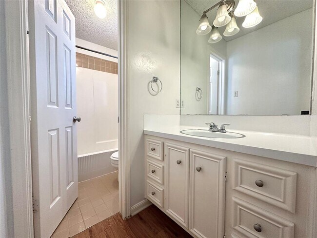 Building Photo - 505 W 18th St